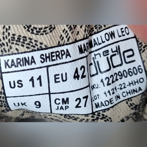 NWT Hey Dude Karina Sherpa Marshmallow Leo Sneakers sz 11 - Picture 3 of 9